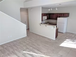 Photo #2: 2067066 Listing 