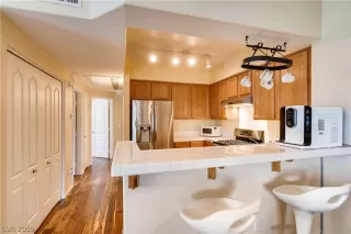 Photo #5: 2067225 Listing