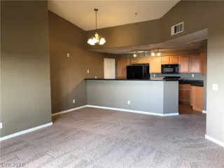 Photo #5: 2067351 Listing