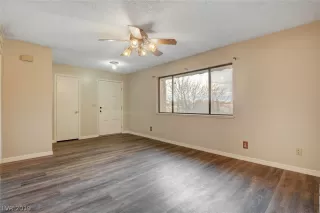 Photo #4: 2067501 Listing