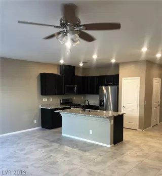 Photo #4: 2067735 Listing