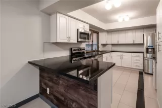 Photo #4: 2067797 Listing