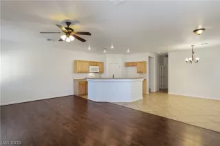 Photo #6: 2067829 Listing