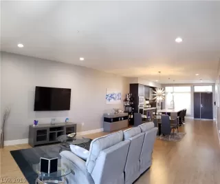 Photo #4: 2067994 Listing