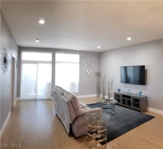 Photo #5: 2067994 Listing