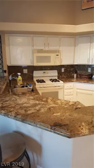 Photo #3: 2068006 Listing 