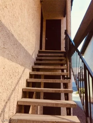 Photo #5: 2068100 Listing