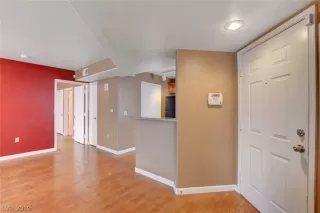 Photo #4: 2068133 Listing 