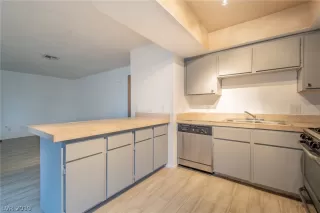 Photo #2: 2068183 Listing 