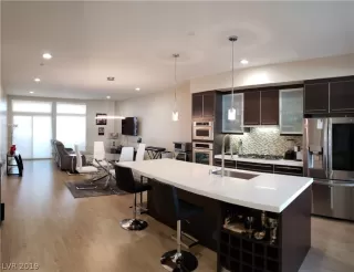 Photo #1: 2068336 Listing 