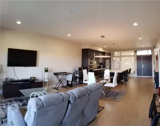 Photo #3: 2068336 Listing 