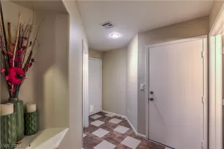 Photo #5: 2068534 Listing 