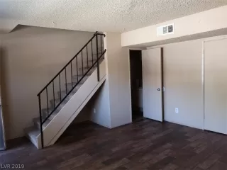 Photo #4: 2068614 Listing 