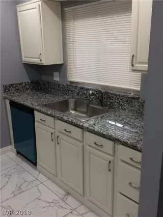 Photo #5: 2068674 Listing