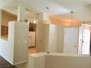 Photo #5: 2068710 Listing