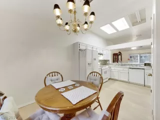 Photo #2: 2068733 Listing 