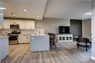 Photo #5: 2068739 Listing