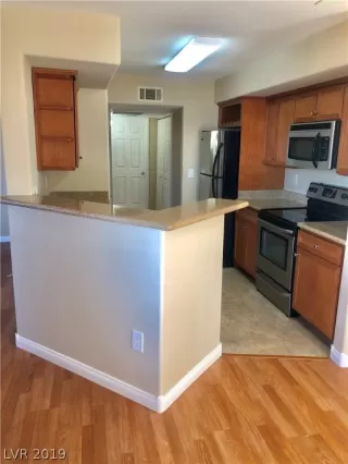 Photo #5: 2068745 Listing