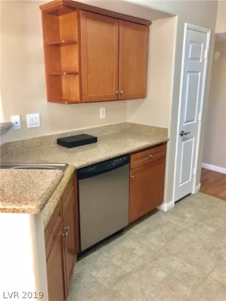 Photo #6: 2068745 Listing