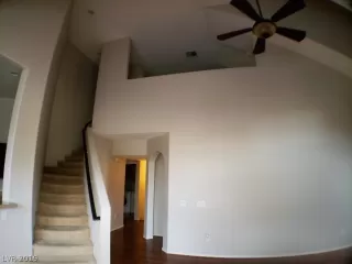 Photo #6: 2068852 Listing