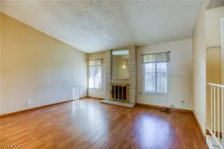 Photo #5: 2068884 Listing