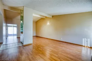 Photo #6: 2068884 Listing