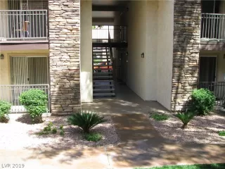 Photo #4: 2068956 Listing