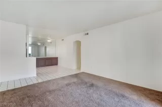 Photo #5: 2068983 Listing