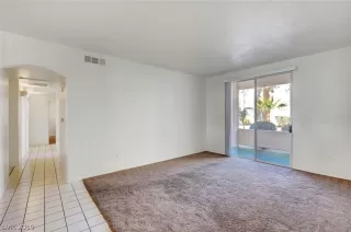 Photo #6: 2068983 Listing