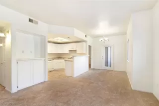 Photo #3: 2068996 Listing 