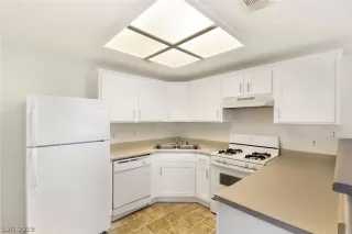 Photo #5: 2068996 Listing 