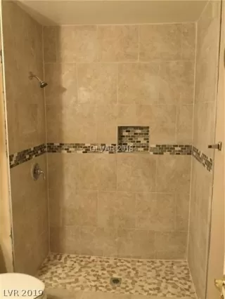 Photo #6: 2069083 Listing