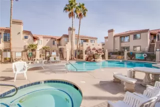 Photo #3: 2069118 Listing