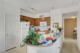 Photo #3: 2069257 Listing