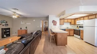 Photo #4: 2069402 Listing