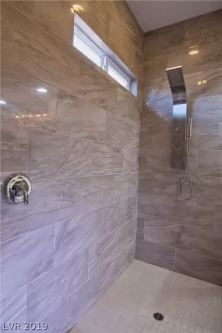 Photo #5: 2069405 Listing 