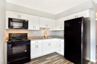 Photo #6: 2069549 Listing