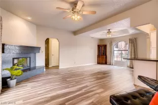 Photo #6: 2069775 Listing