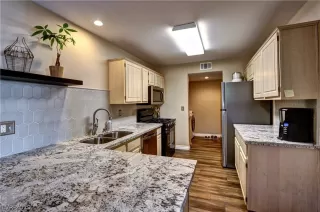 Photo #4: 2070039 Listing