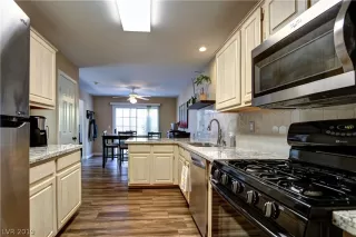 Photo #5: 2070039 Listing