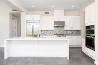 Photo #4: 2070113 Listing