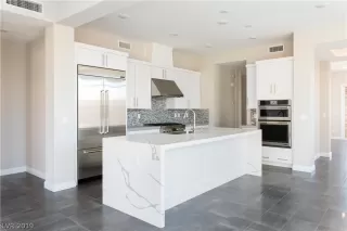 Photo #5: 2070113 Listing