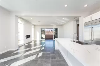 Photo #6: 2070113 Listing