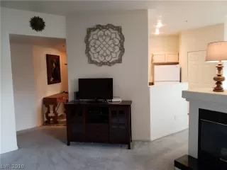 Photo #5: 2070200 Listing