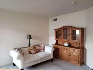 Photo #6: 2070200 Listing