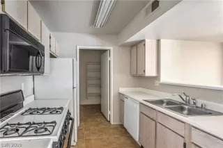 Photo #4: 2070204 Listing 