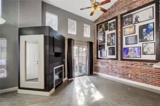 Photo #3: 2070262 Listing