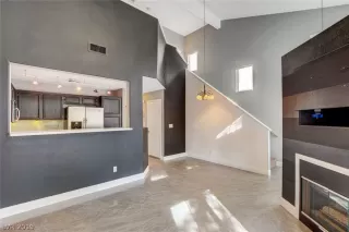 Photo #5: 2070262 Listing