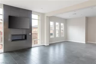 Photo #3: 2070332 Listing