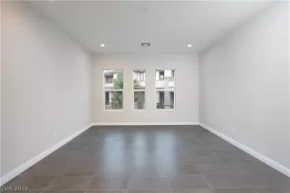 Photo #6: 2070332 Listing